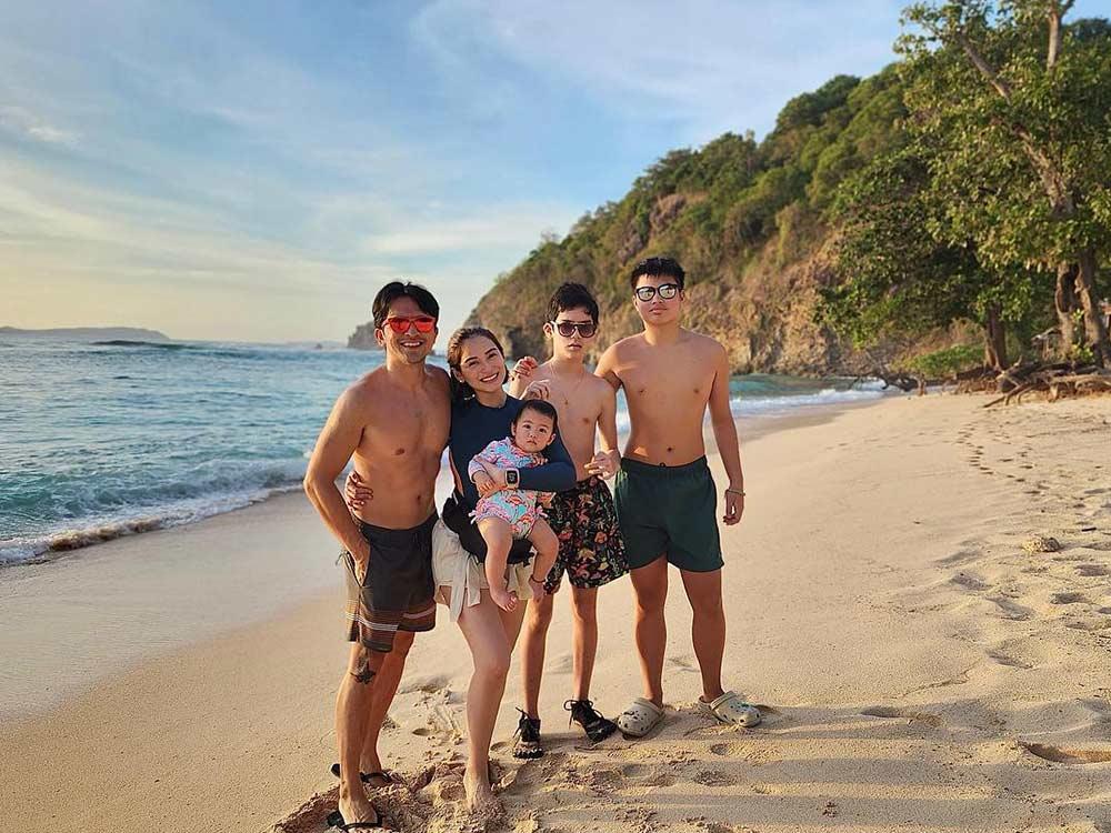 Dennis Trillo and Jennylyn Mercado in Coron