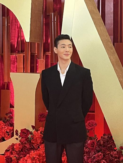 Red Carpet Scene Stealer