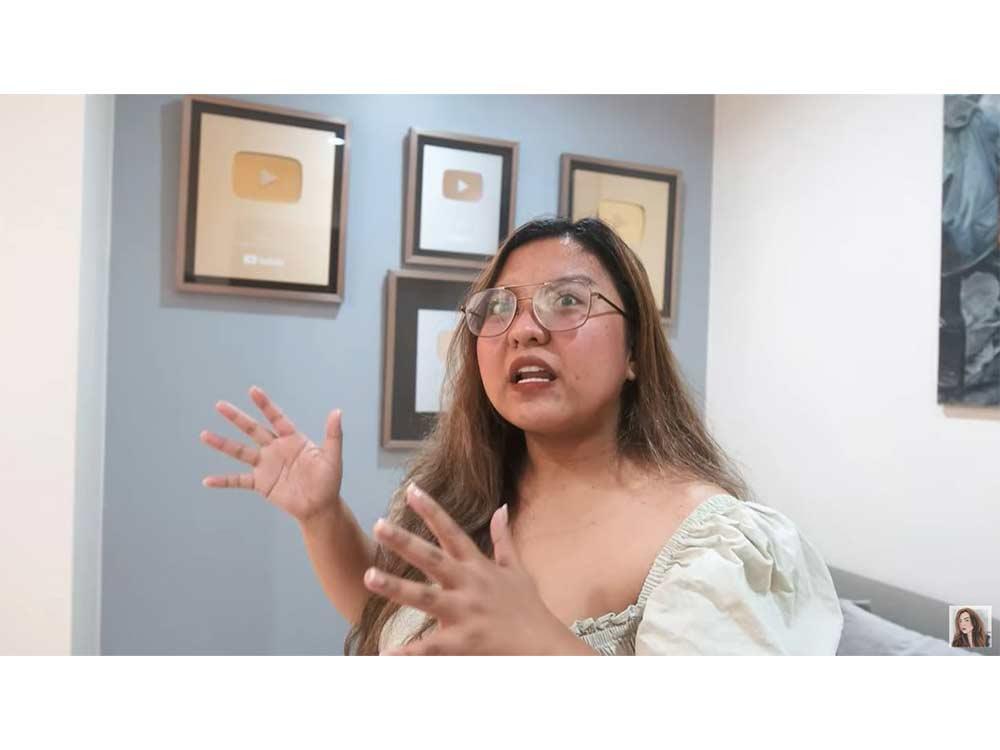 YouTube play buttons