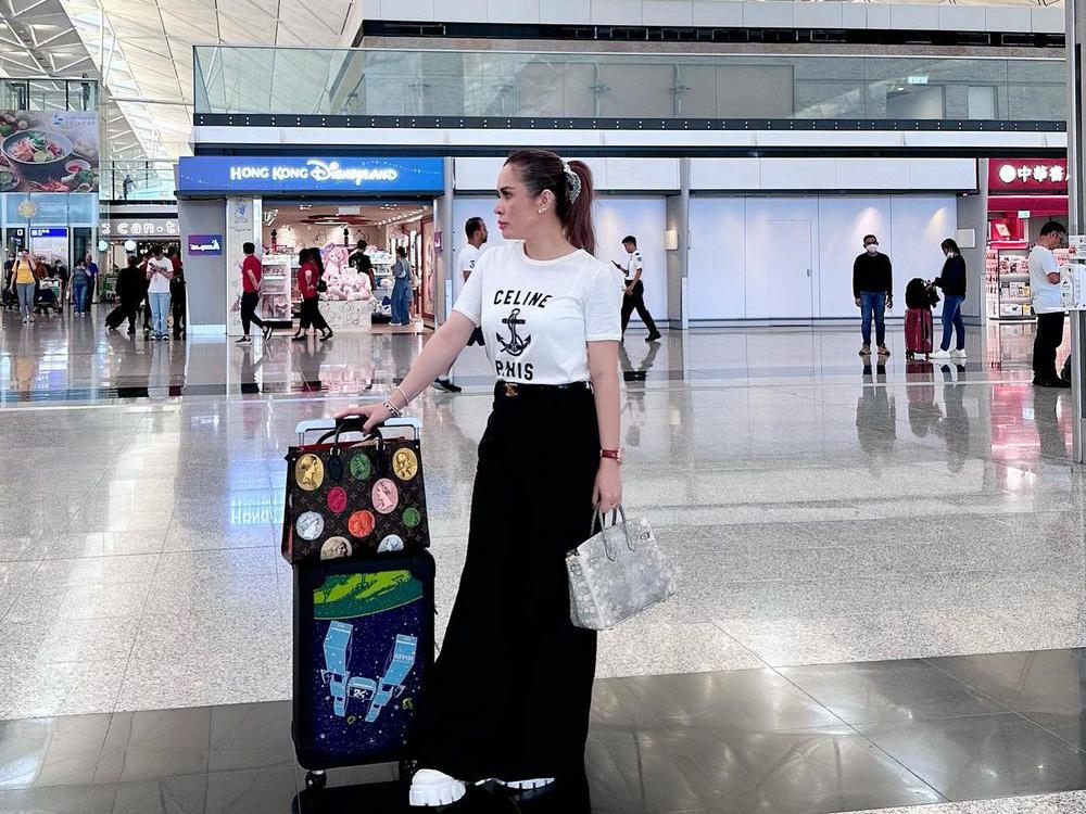 Trendy and fashionable airport outfits of Jinkee Pacquiao