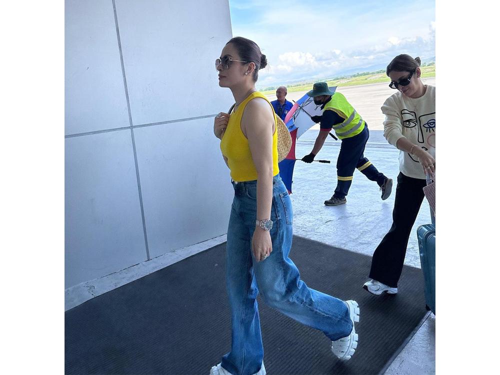 Jinkee Pacquiao looks effortlessly elegant in her blazer-jeans-top