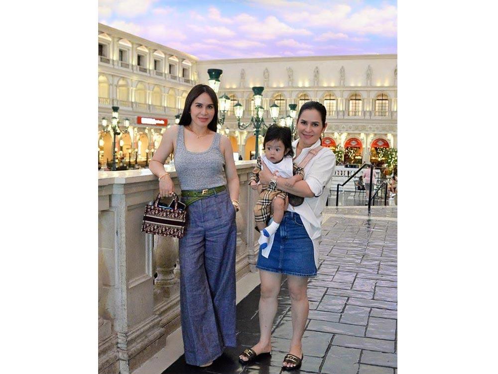 Twinning moments of Jinkee Pacquiao and twin sister Janet Jamora