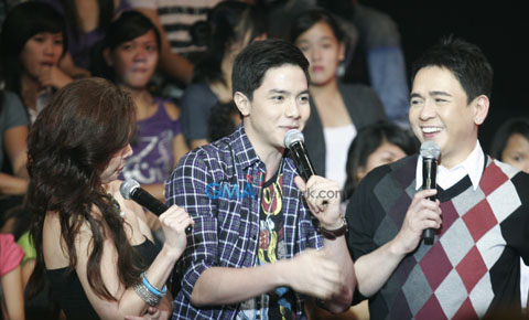Walang Tulugan with The Master Showman