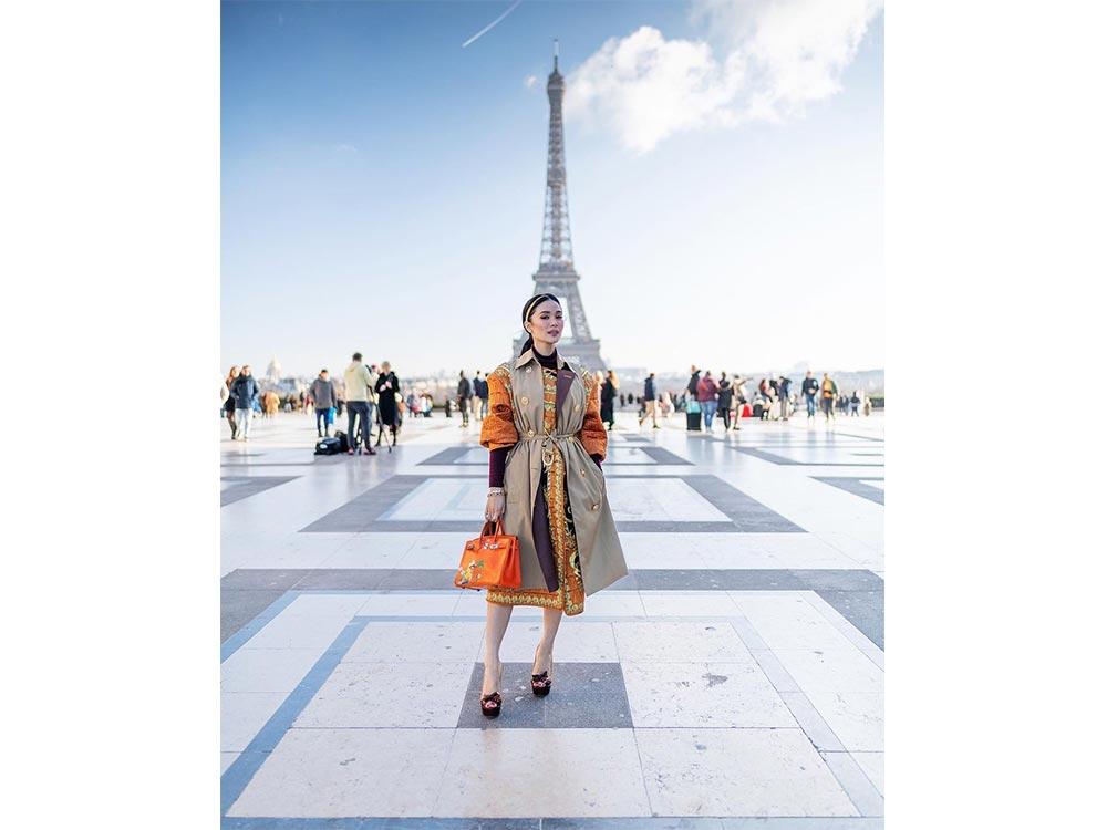 When in Paris Celebrity photos in front of the Eiffel Tower GMA