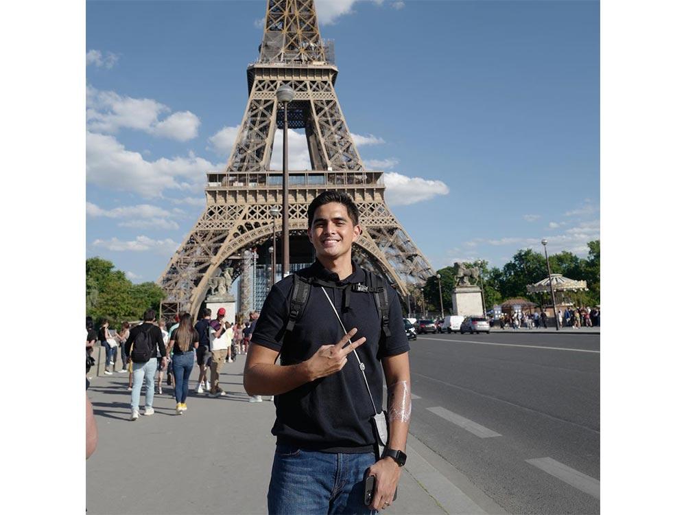 When in Paris: Celebrity photos in front of the Eiffel Tower | GMA