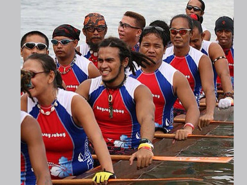 Dragon boat paddler