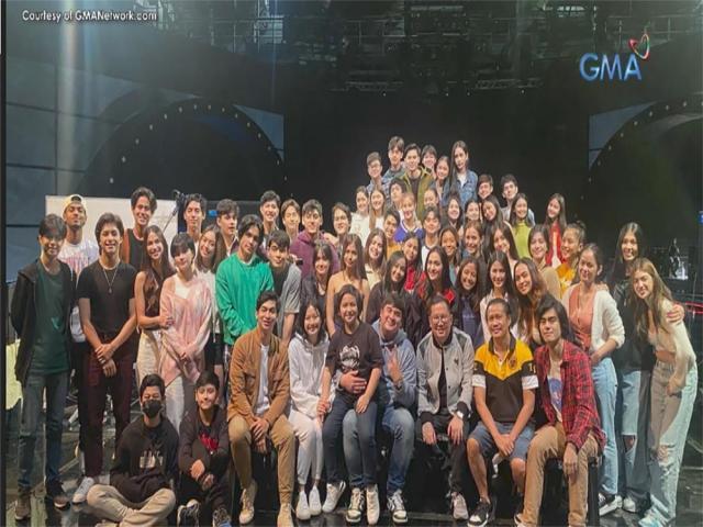 Direk Mark Reyes and Sparkle GMA Artist Center stars