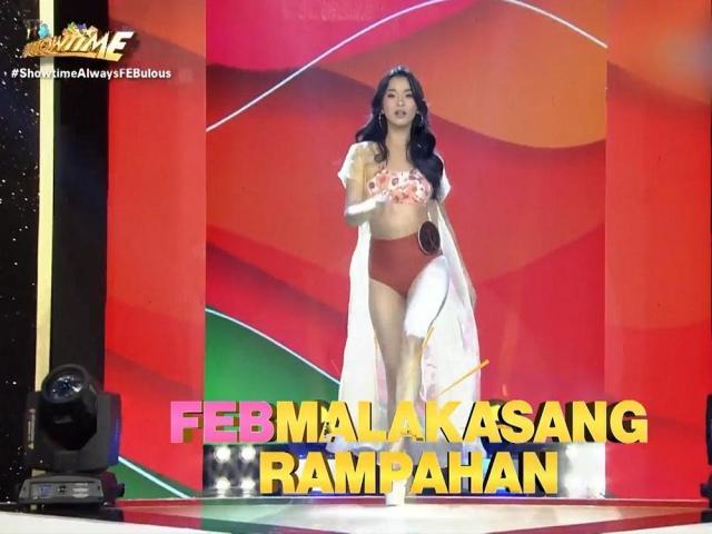 Sexy Babe, It's Showtime