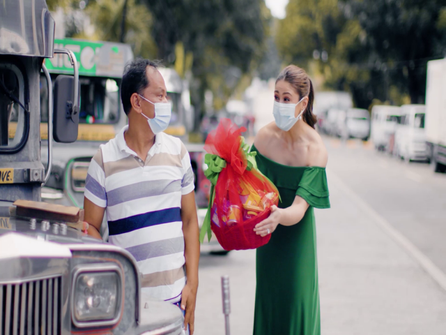 carla abellana giving gift to jeepney driver