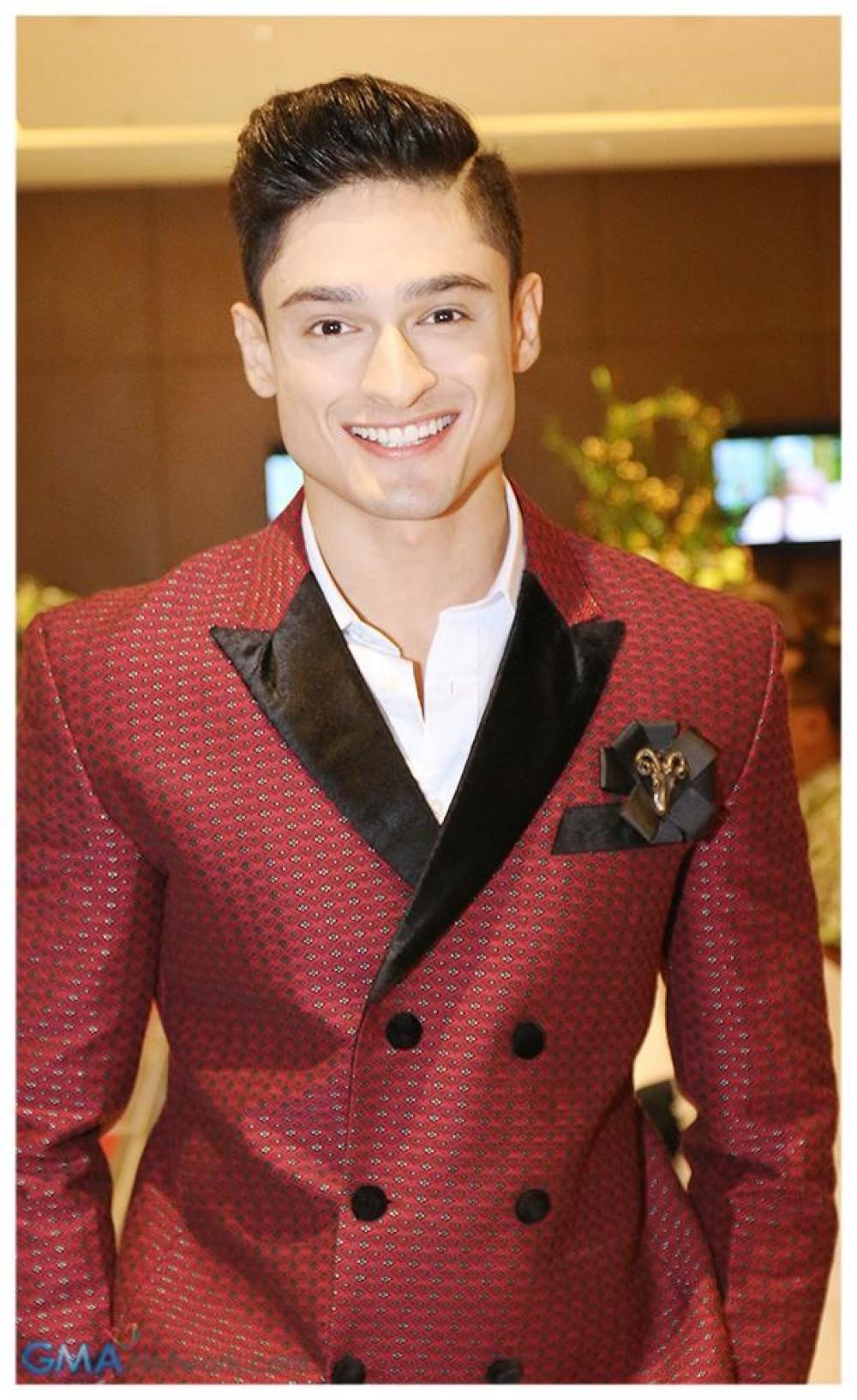 Addy Raj, tine-text si Barbie Forteza hanggang 3AM?