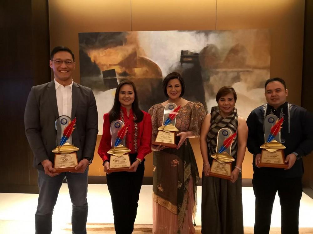 Winners all (from left): Joel Reyes Zobel (Radio Male Broadcaster of the Year), Tina Panganiban-Perez (Television Female Reporter of the Year), Ali Sotto (Radio Female Broadcaster of the Year), Susan Enriquez (Television Female Broadcaster of the Year), and Jaemark Tordecilla, who accepted the News Online of the Year award for GMA News Online.