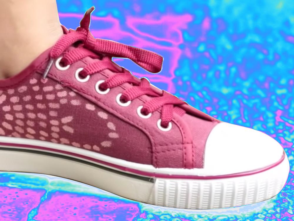 Customize your clothes using bleach