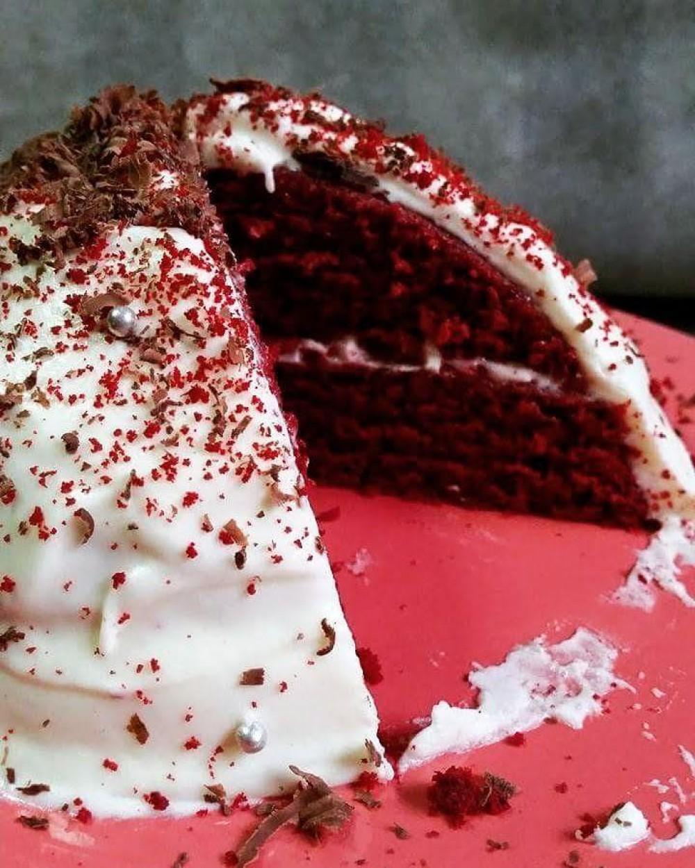 Delicious Red Velvet Dome Cake / Source: aliveandcakin (IG)
