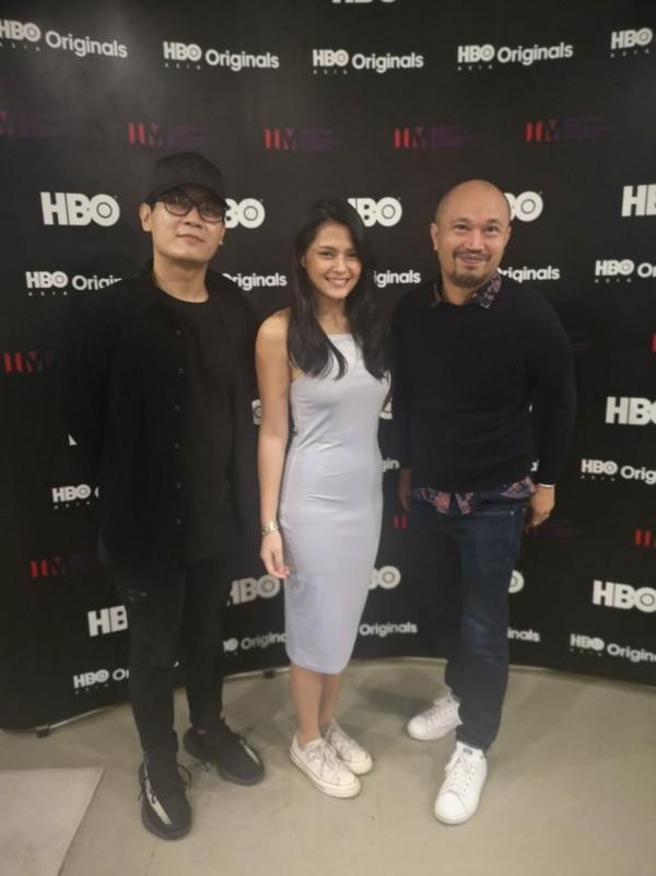 Bianca Umali is flanked by Original Production HBO Asia Originals' vice president Garon De Silva (right) and director Mikhail Red. (Photo source: Unitel Productions) 