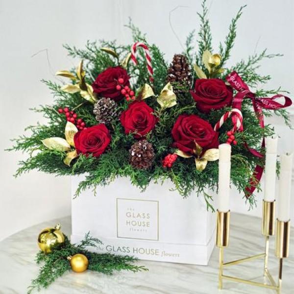 Where to get Christmas-themed flower bouquets for your loved ones