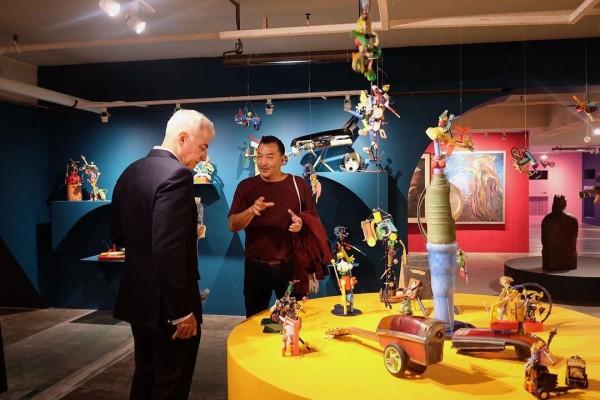 Norman Crisologo discussing with a guest in Art Fair Philippines 2020 media preview / Image Source: artfairph (IG)