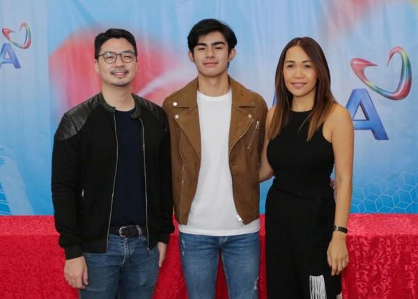 (L-R) GMA Artist Center Assistant Vice President and Head for Talent Imaging and Marketing Unit Simoun Ferrer, Radson Flores, and GMA Artist Center Senior Talent Manager Joy Marcelo