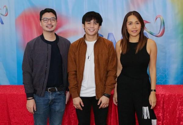 (L-R) GMA Artist Center Assistant Vice President and Head for Talent Imaging and Marketing Unit Simoun Ferrer, Kim de Leon, and GMA Artist Center Senior Talent Manager Joy Marcelo