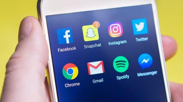 Smartphone flashes social media apps