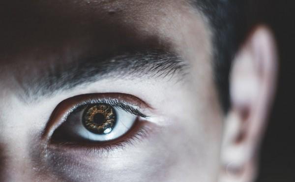 A man wearing a contact lens  /   @andrea-bova-1169228 (Pexels)