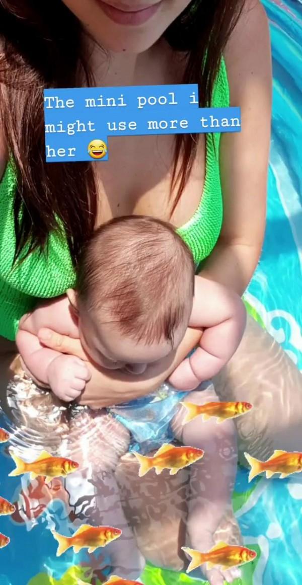 Solenn Heussaff and Thylane in the pool