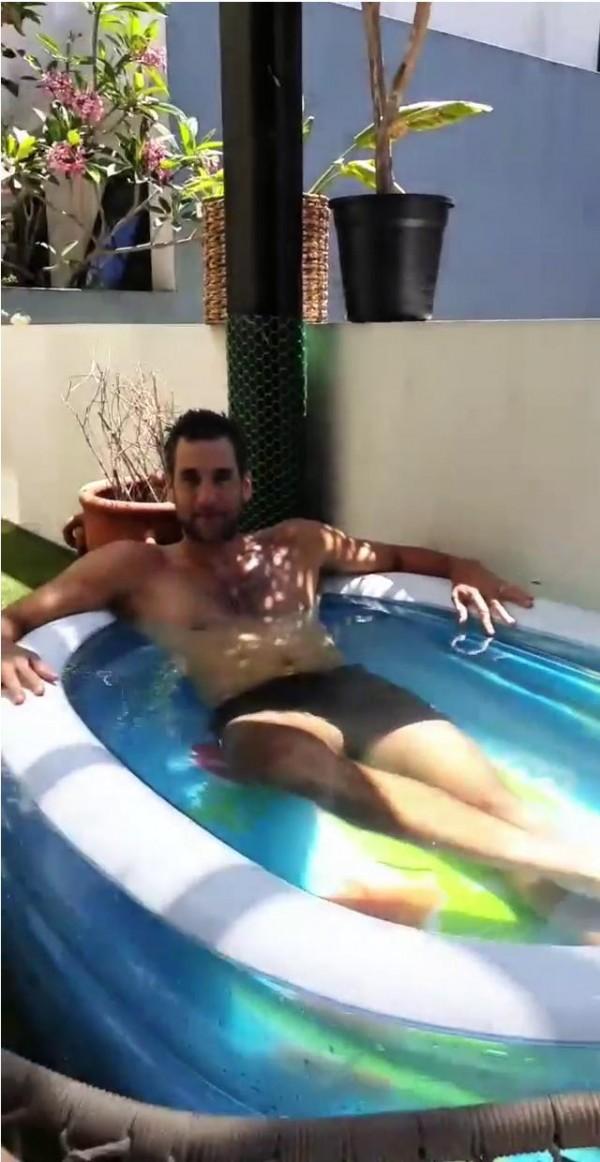 Nico Bolzicos in Thylanes pool