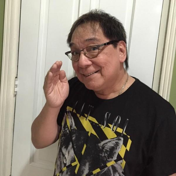 Joey de Leon doing the Pabebe wave