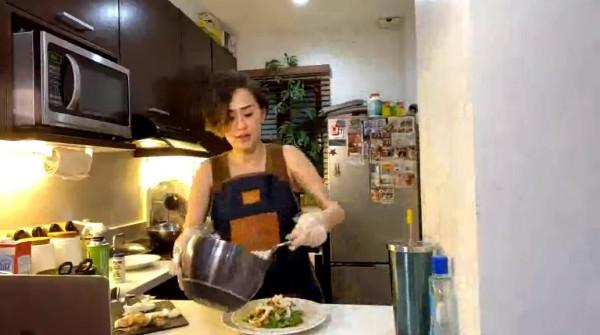 Chariz Solomon making her chicken salad wrap