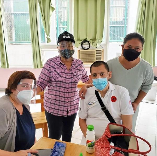 Liza Di&ntilde;o Seguerra with John Regala