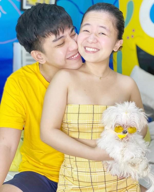 Kiray Celis and Stephan Estopia with their pet dog
