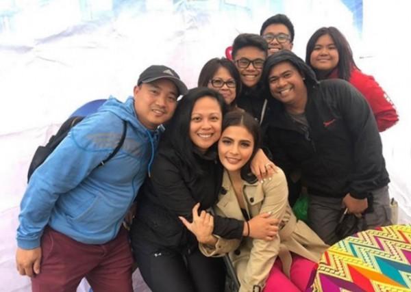 Lovi Poe meeting with fans in Canada