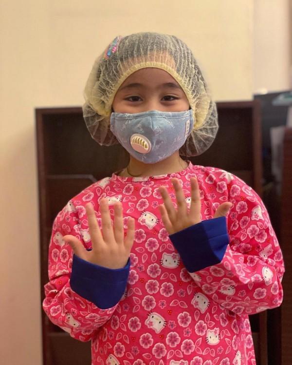Scarlet Snow Belo at the dentist