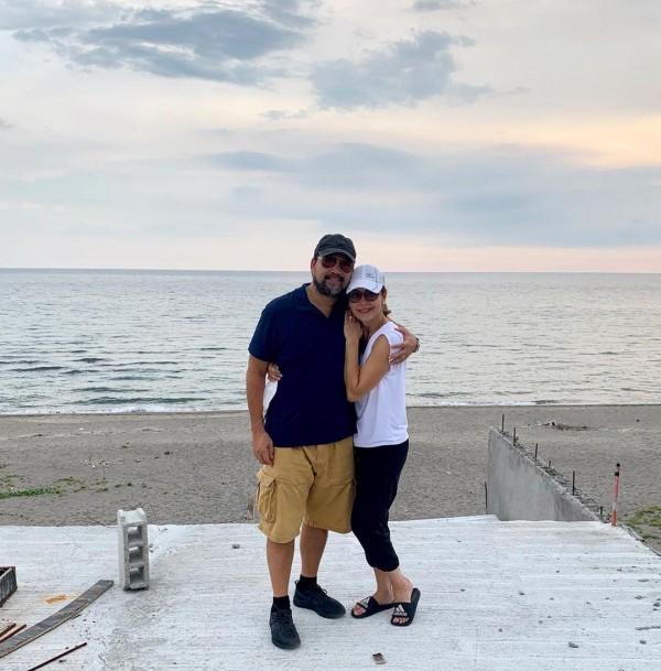 Maritoni Fernandez and Mon Dayrit at their beach house