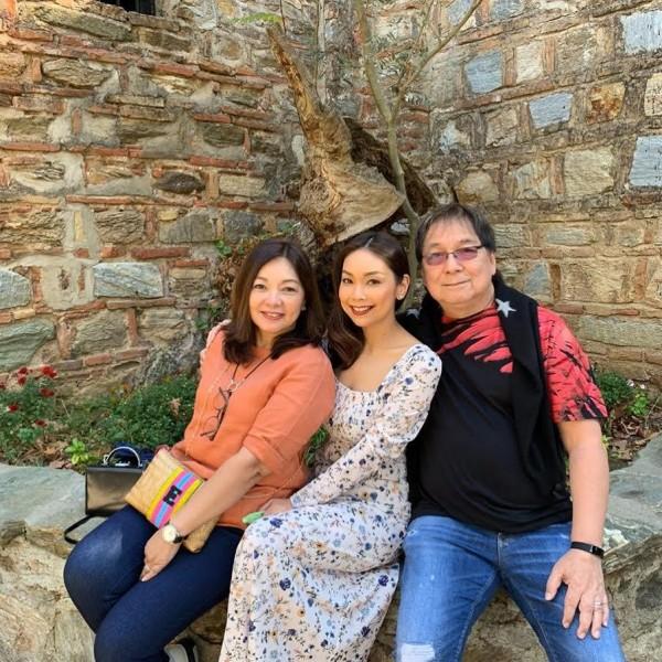 Joey de Leon with wife Eileen and daughter Jocas