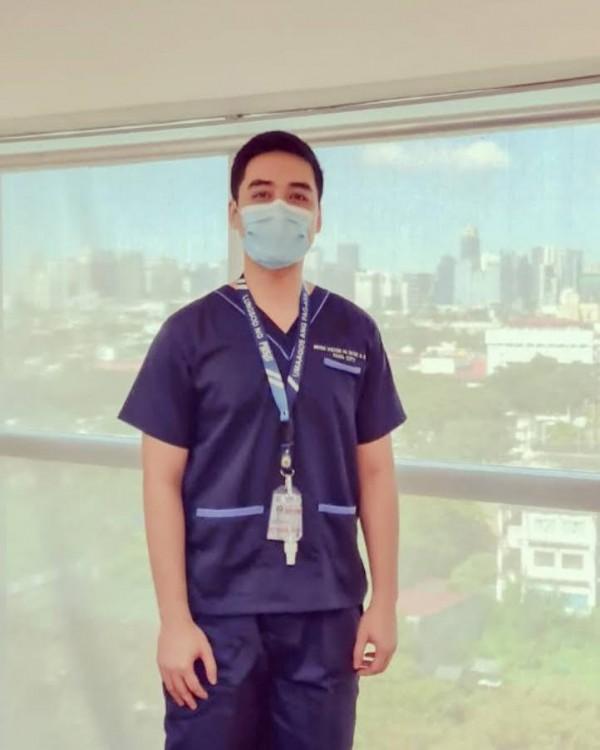 Vico Sotto in scrub suit