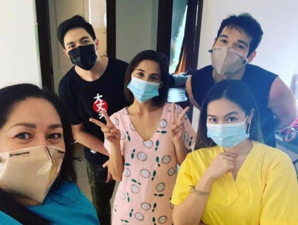 I Can See You Love On The Balcony cast