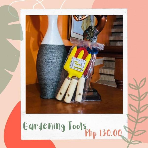 Gardening tools from via pot