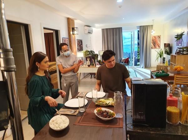 On the set of I Can See You High Rise Lovers