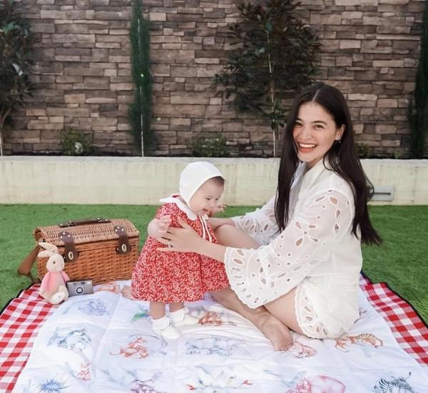 Anne Curtis and baby Dahlia