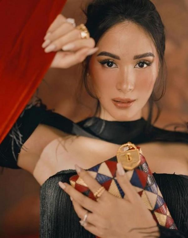 Photo taken from Heart Evangelista s Instagram account
