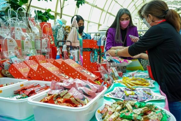 Noel Bazaar shopping