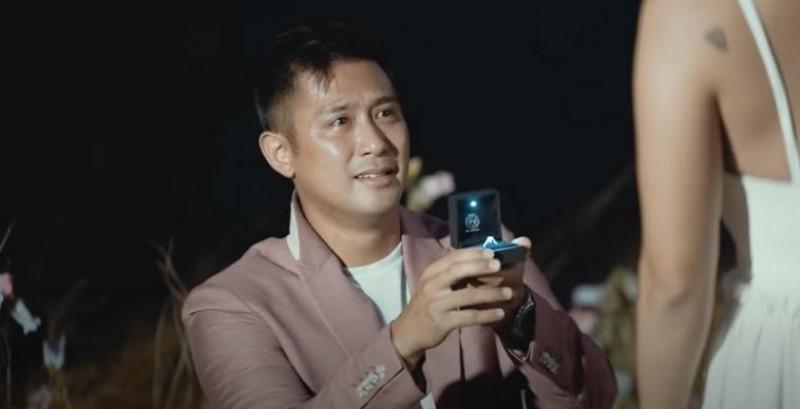 Rocco Nacino kneeling down while showing a ring