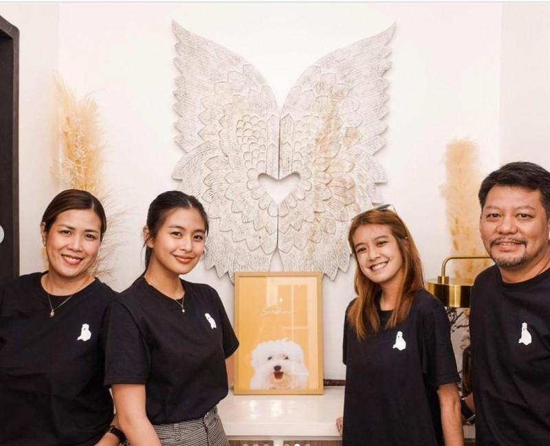 Gabbi Garcia together with her family and boyfriend Khalil Ramos donated to Pawssion Project