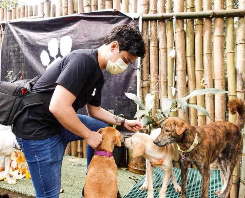 Gabbi Garcia together with her family and boyfriend Khalil Ramos donated to Pawssion Project