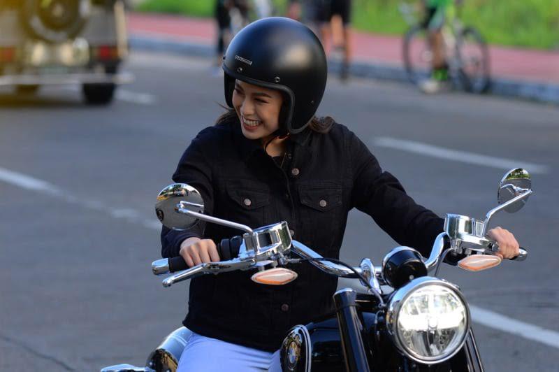 Did We Just Spot Michelle Dee Taking The New Bmw R18 Bike For A Spin Gma Entertainment