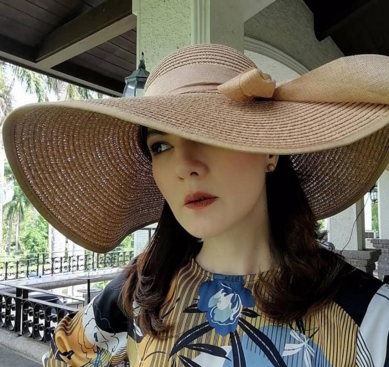 Photo taken from Carmina Villarroel s Instagram account