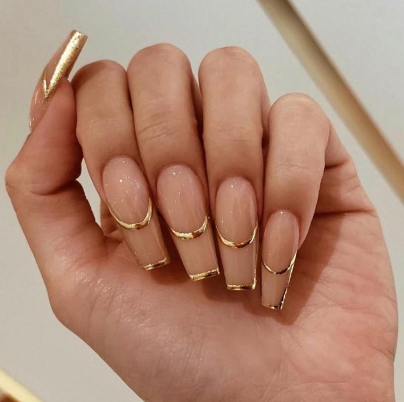 minimalist nails