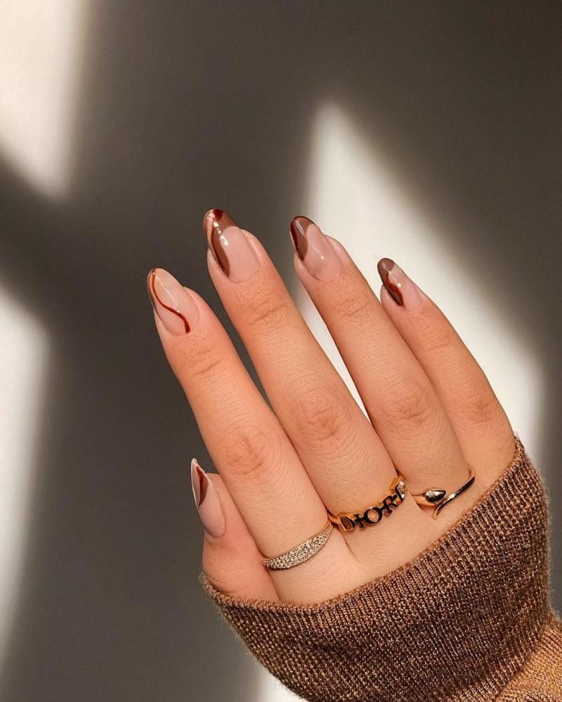 simple minimalist geometric nail art