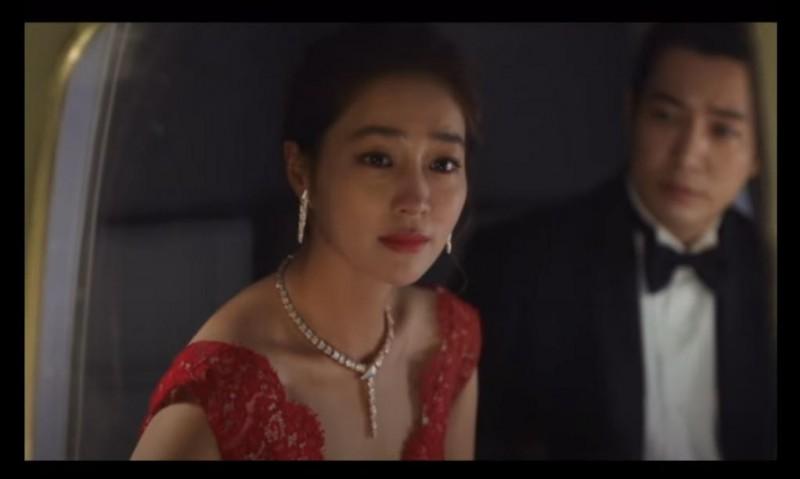 A scene from on Fates and Furies