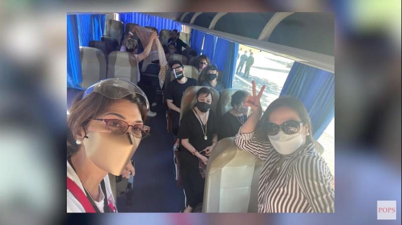 Pops Fernandez and her friends